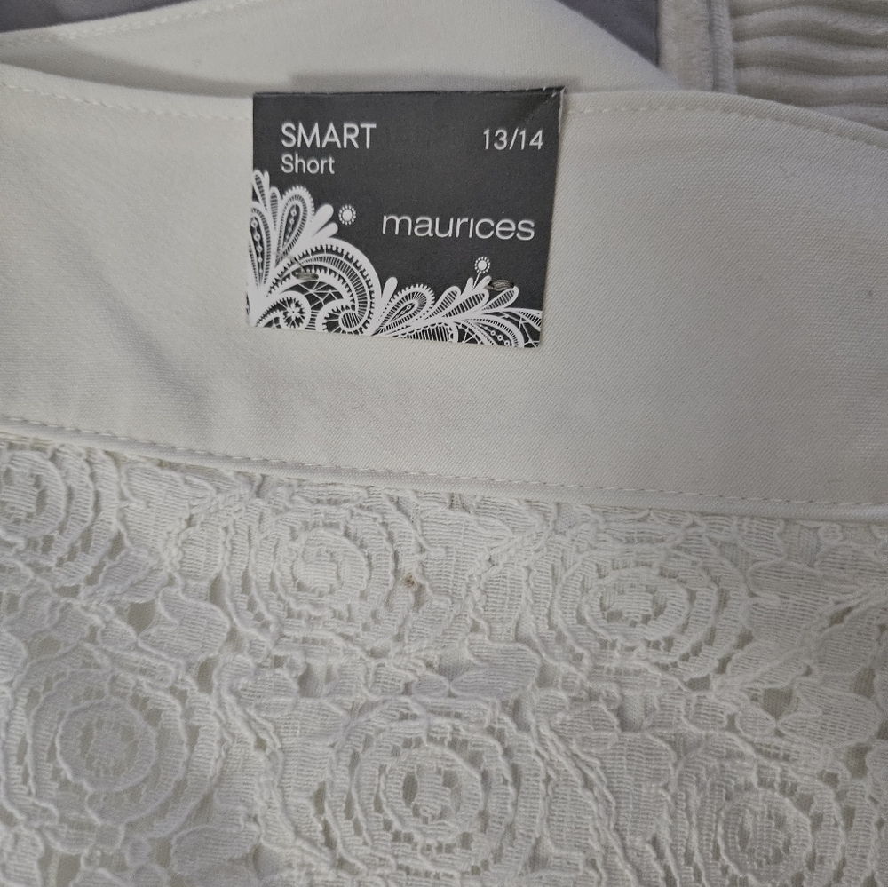 Maurices Women's White/off White Lace Shorts. NWT Size 13/14 - Picture 9 of 10